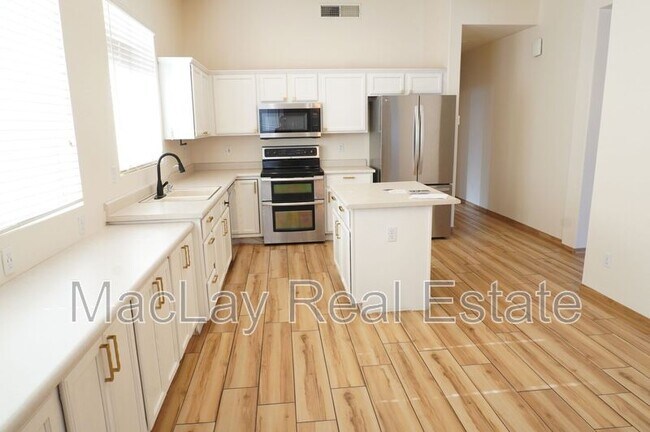 Building Photo - 1573 W Morelos St