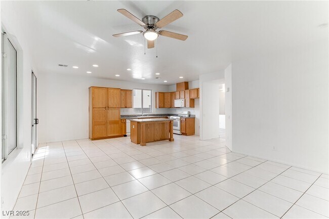 Building Photo - 523 Moses Lake Ct