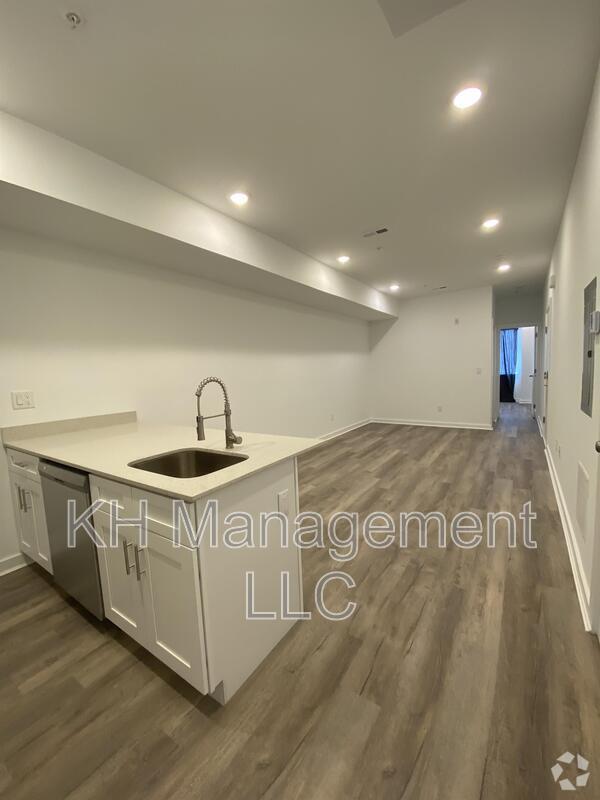 Building Photo - 667 N 52nd St