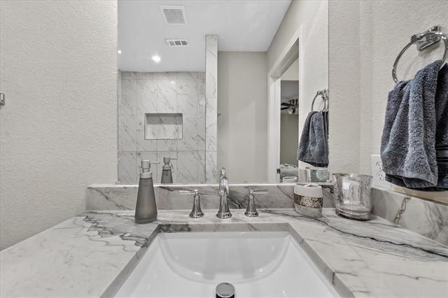Building Photo - 3513 Sheridon Dr