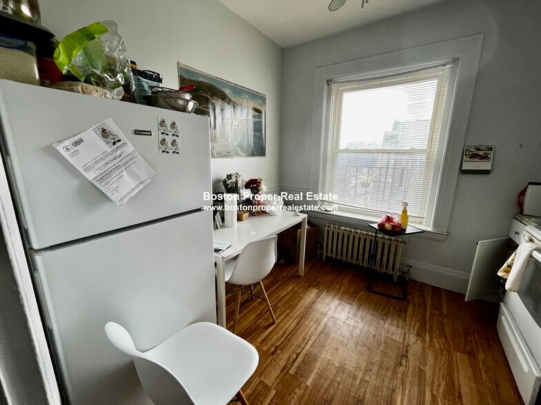 Building Photo - 1091 Boylston St