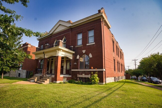 Building Photo - Charming 2-Bedroom South City Apartment with Historic Character