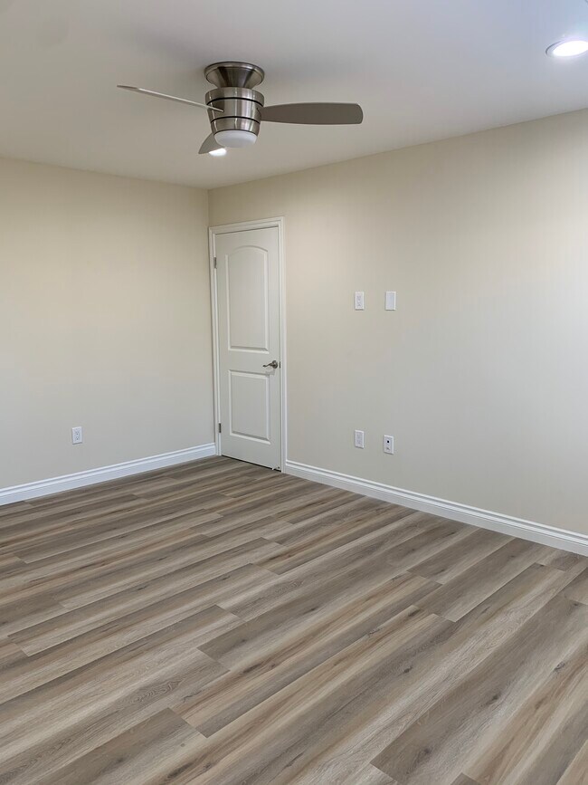 Building Photo - 15211 S Wilton Pl