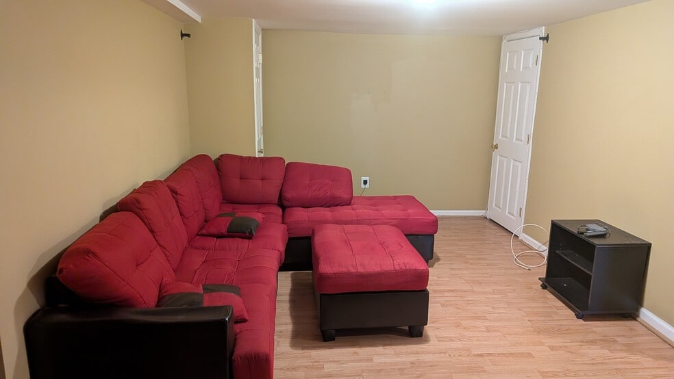 Living Area - 3900 Oglethorpe St