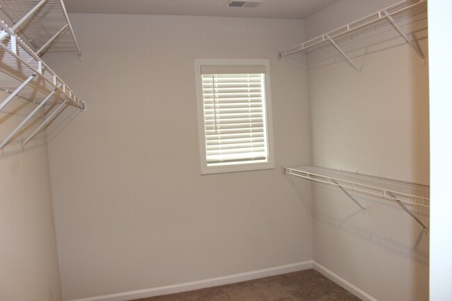 Building Photo - 15 Apricot Ln
