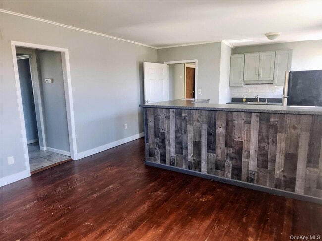 Building Photo - 776 Montauk Hwy