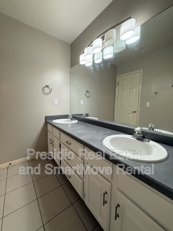 Building Photo - 3408 S Huntington Dr