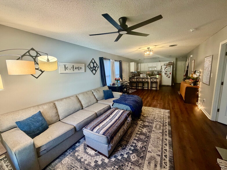 Building Photo - 2751 Bay Club Dr