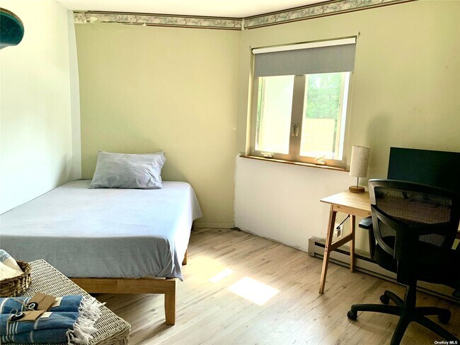 Building Photo - 155 Sound Ave