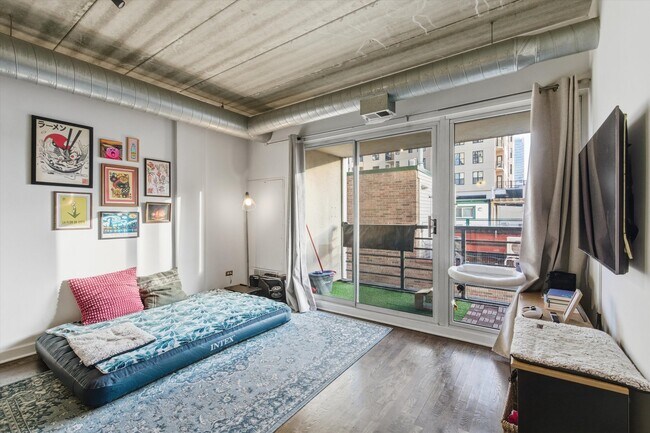 Building Photo - 1440 S Michigan Ave