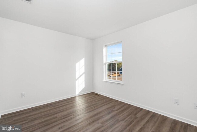 Building Photo - 984 Lorewood Grove Rd