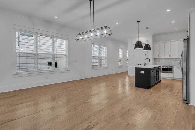 Building Photo - Modern Living in Wedgewood Houston