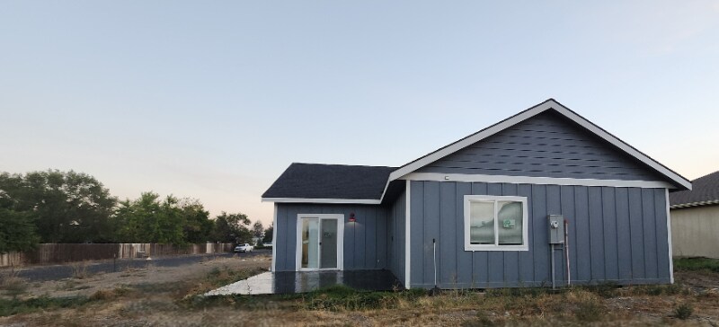 Building Photo - 7618 McBeth Ln NE