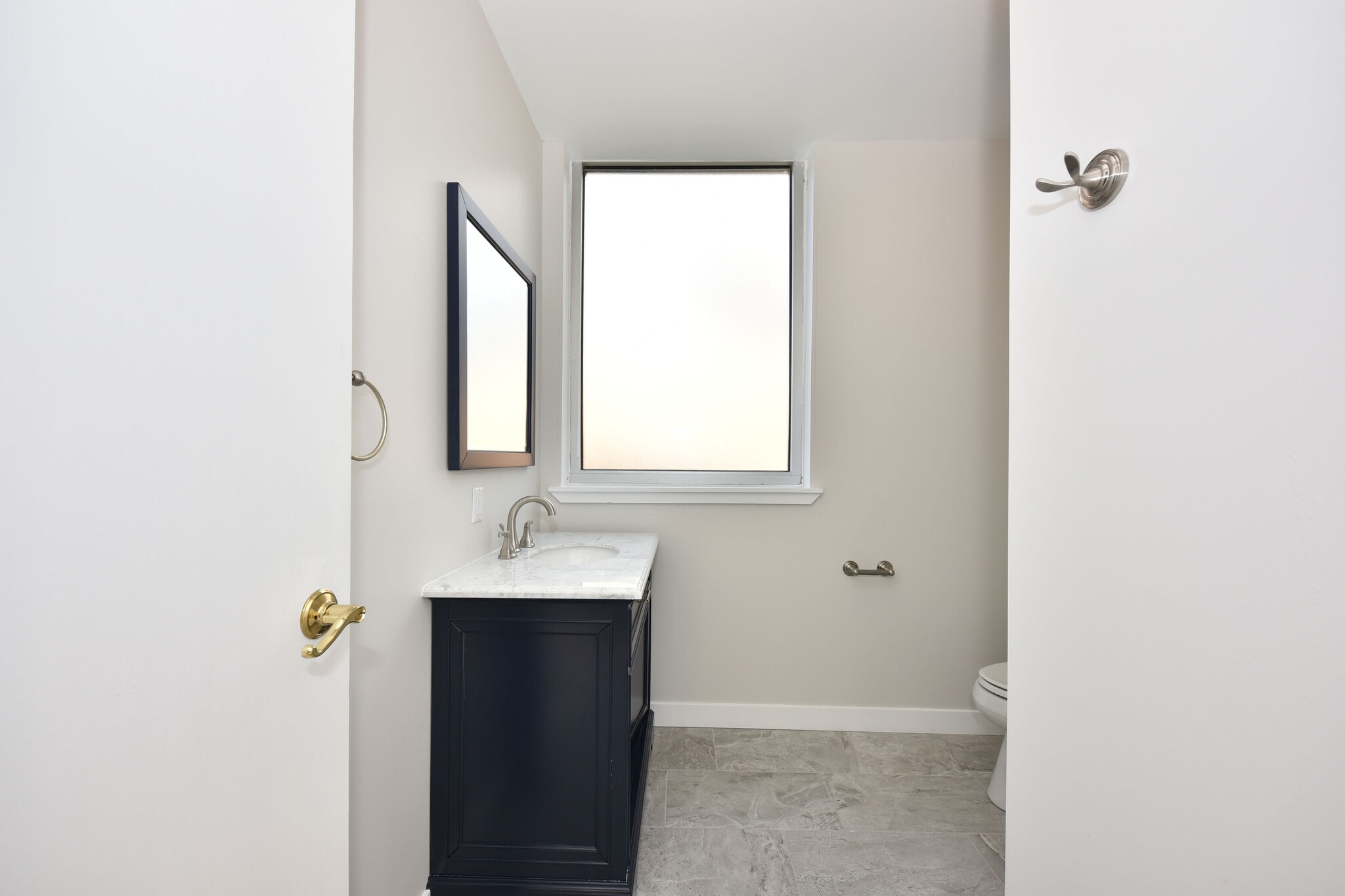 Full bath - 122 S Webster St