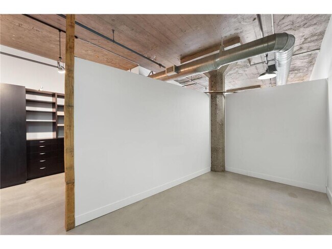 Building Photo - 718 N Washington Ave