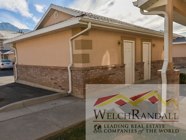Building Photo - Charming 2 Bed 1.5 Bath Townhome in Harris...