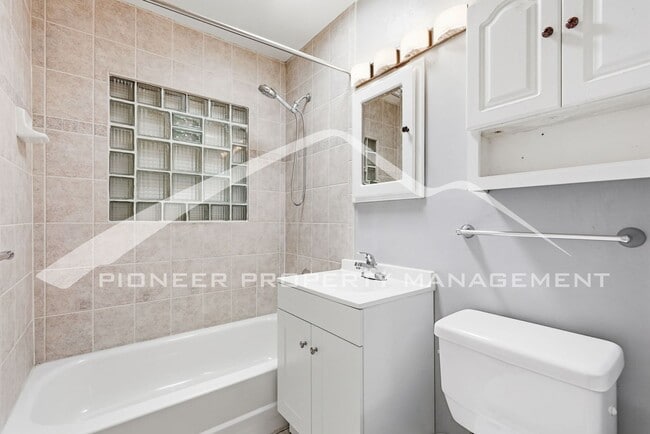 Building Photo - Spacious Home with Office and Fenced Yard