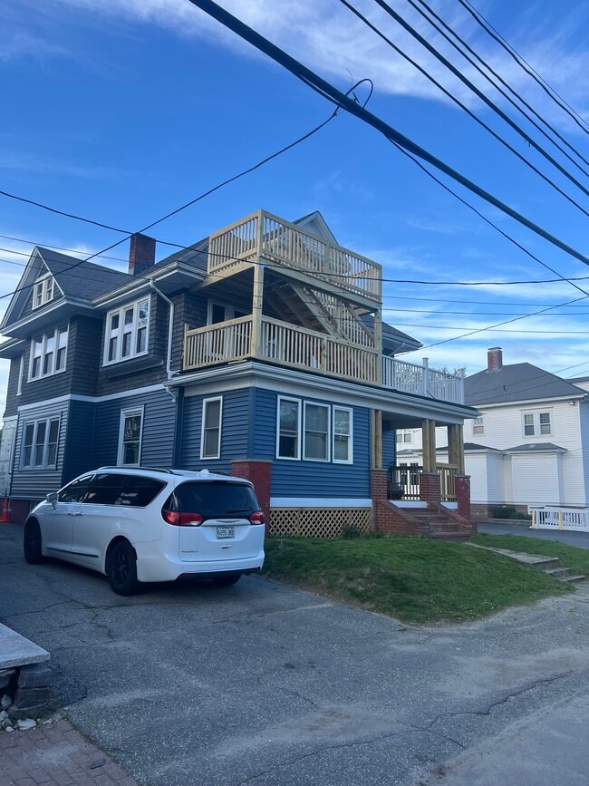 Building Photo - 214 Sabattus St