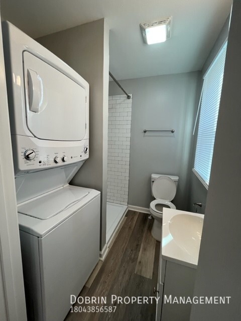 Building Photo - Updated 1 bed Near Downtown in a Neighborh...