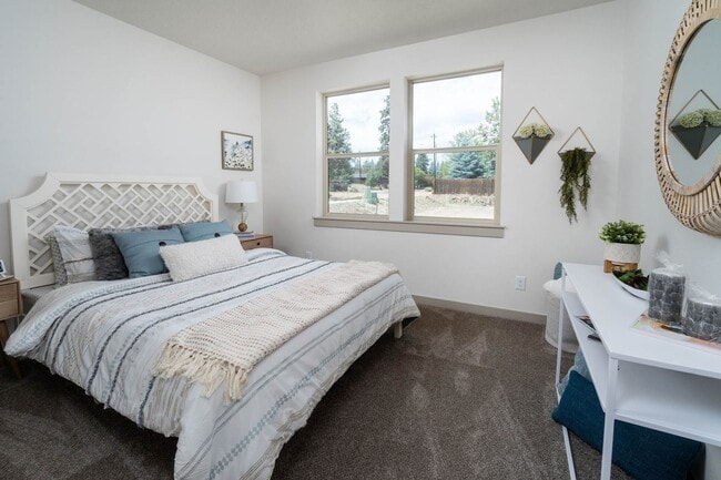 Building Photo - Newer 3 Bed/2 Bath Construction on Bend's Eastside - Cessna Drive