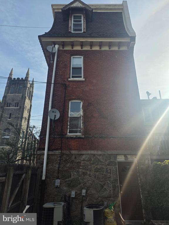 Building Photo - 3848 Terrace St