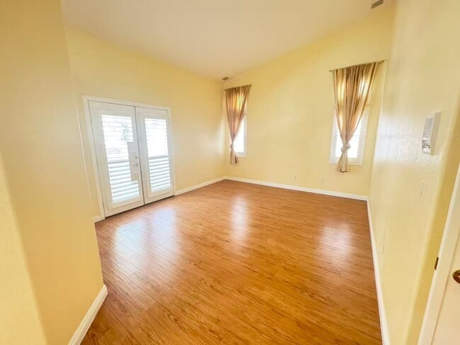 Building Photo - Charming single-story house with 3 beds and 2 baths