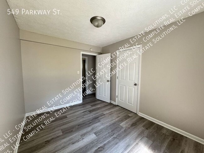 Building Photo - 549 Parkway St