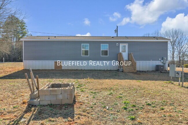 Building Photo - 1949 Old Grove Rd