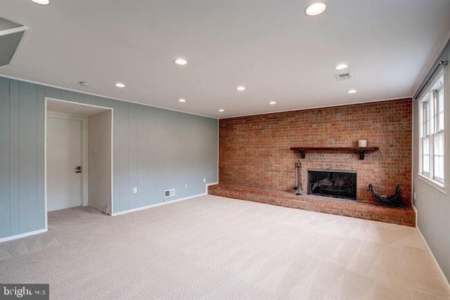 Building Photo - 1700 Pebble Beach Dr