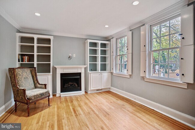 Building Photo - 323 Cypress St