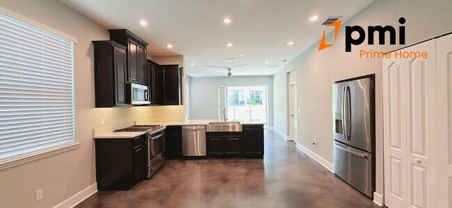 Building Photo - Charming & Spacious Home in one of Clermont’s most desirable neighborhoods.