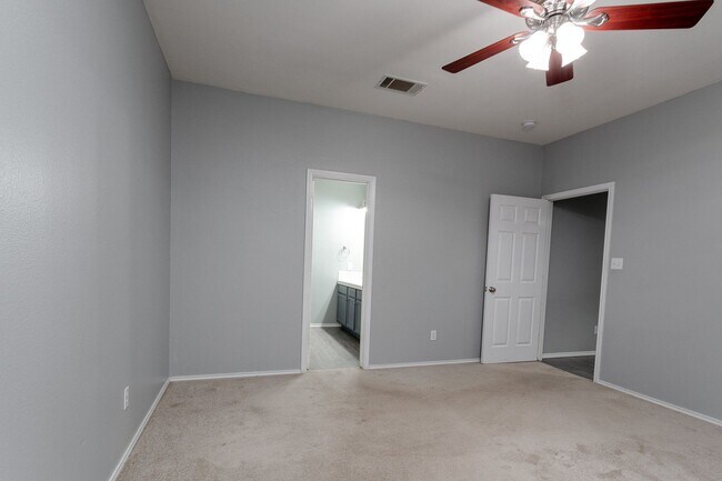 Building Photo - Inviting 4/BR 2/BA Home with Open Layout and Natural Light