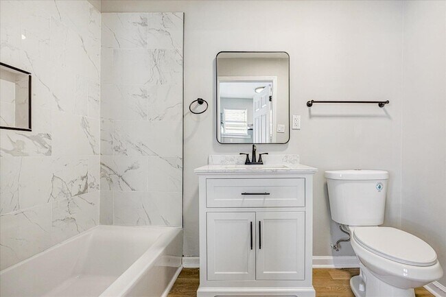 Building Photo - 2395 Forest Ave