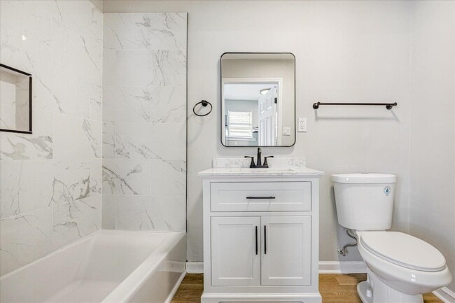 Building Photo - 2395 Forrest Avenue Unit 3