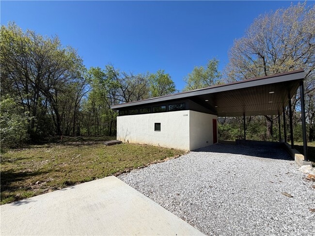 Building Photo - 1111 S Ray Ave