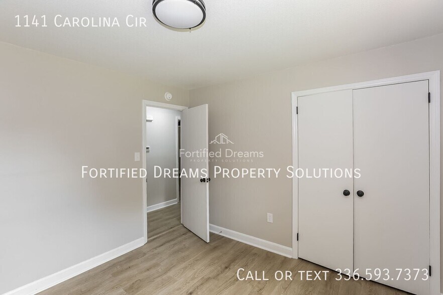 Building Photo - 1141 Carolina Cir