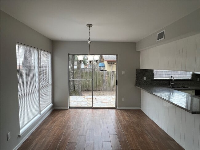 Building Photo - 65 Yewleaf Rd