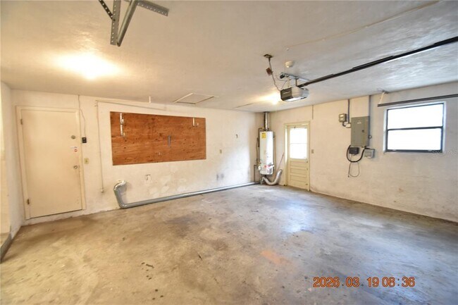 Building Photo - 2562 Redwood Way