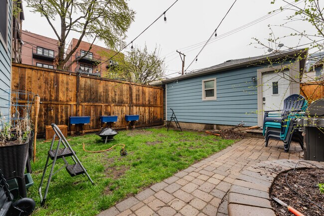 Building Photo - 1019 W Oakdale Ave