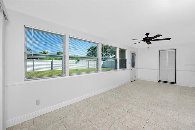 Building Photo - 3747 Shady Bluff Dr