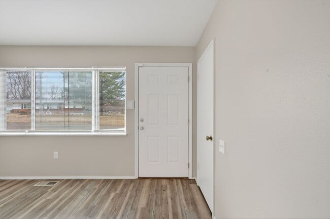 Building Photo - Updated 3-Bedroom Home with Fenced Yard in Florissant