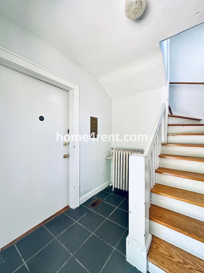 Building Photo - First Level Condo, Just Off the Plaza with Hardwood Floors and Lawn Care Provided!