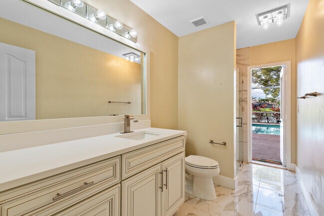 Building Photo - 6051 NW 60th Ave