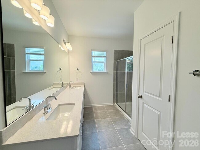 Building Photo - 206 Silver Fleet Dr