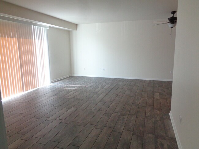 Building Photo - 5854 W 76th Pl