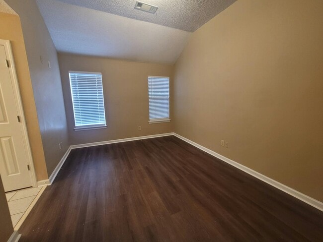 Building Photo - 6915 Brady Hill Dr
