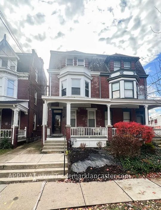 Building Photo - 626 W Lemon St