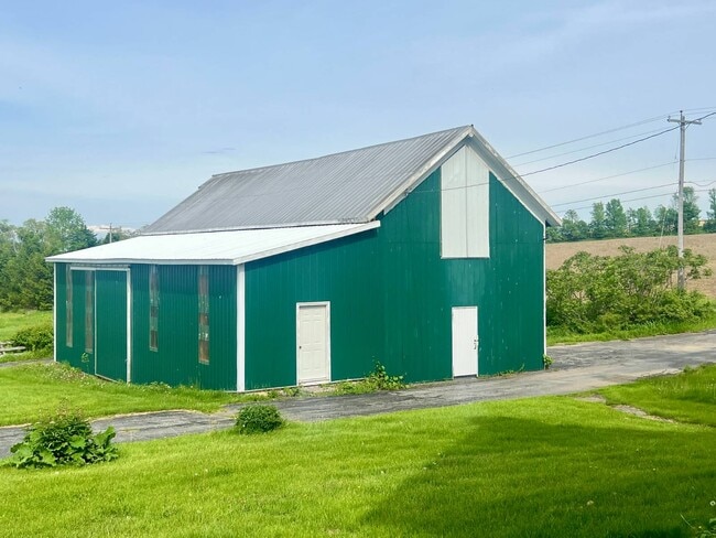 Building Photo - 353 Auriesville Rd