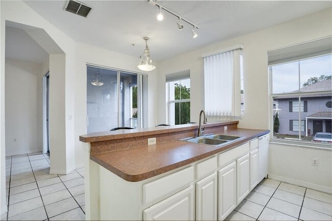 Building Photo - 5011 Sunridge Palms Dr