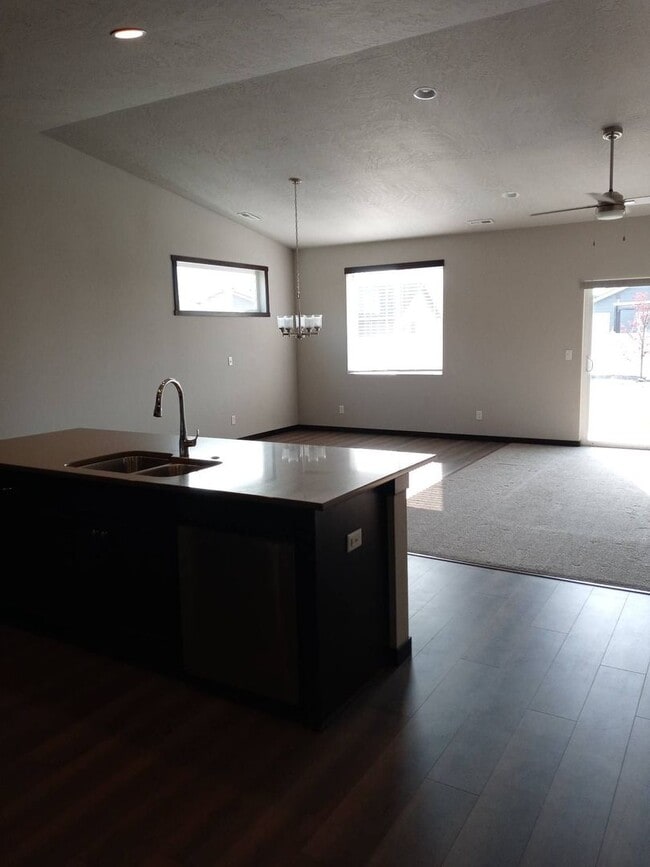Building Photo - Beautiful 3-bedroom, 2-bath home at Woodbr...